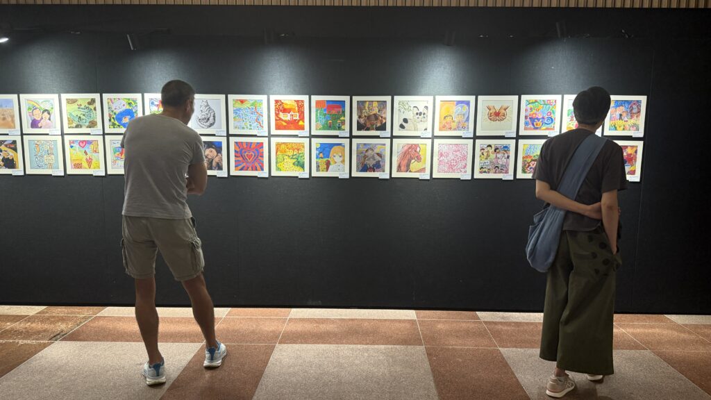 香港視藝活動協會藝術慈善比賽展覽於2026年8月5至6日在香港文化中心舉行，當中以「繪暖人間」國際視覺藝術慈善比賽為主要展覽項目。